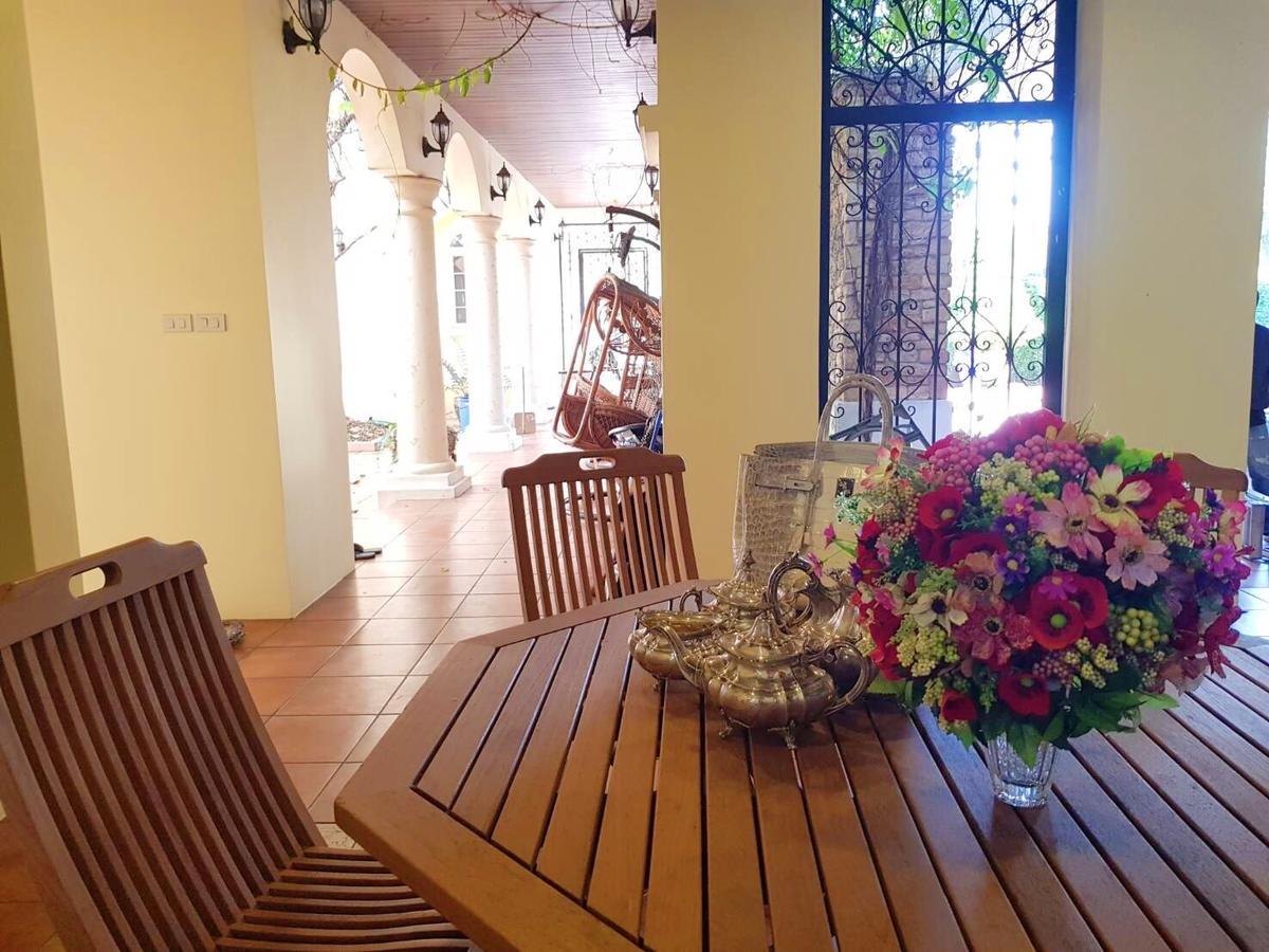Prompimarn Villa Toscana Bangkok Buitenkant foto