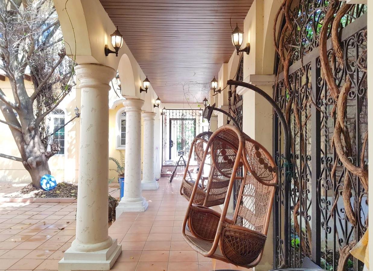 Prompimarn Villa Toscana Bangkok Buitenkant foto