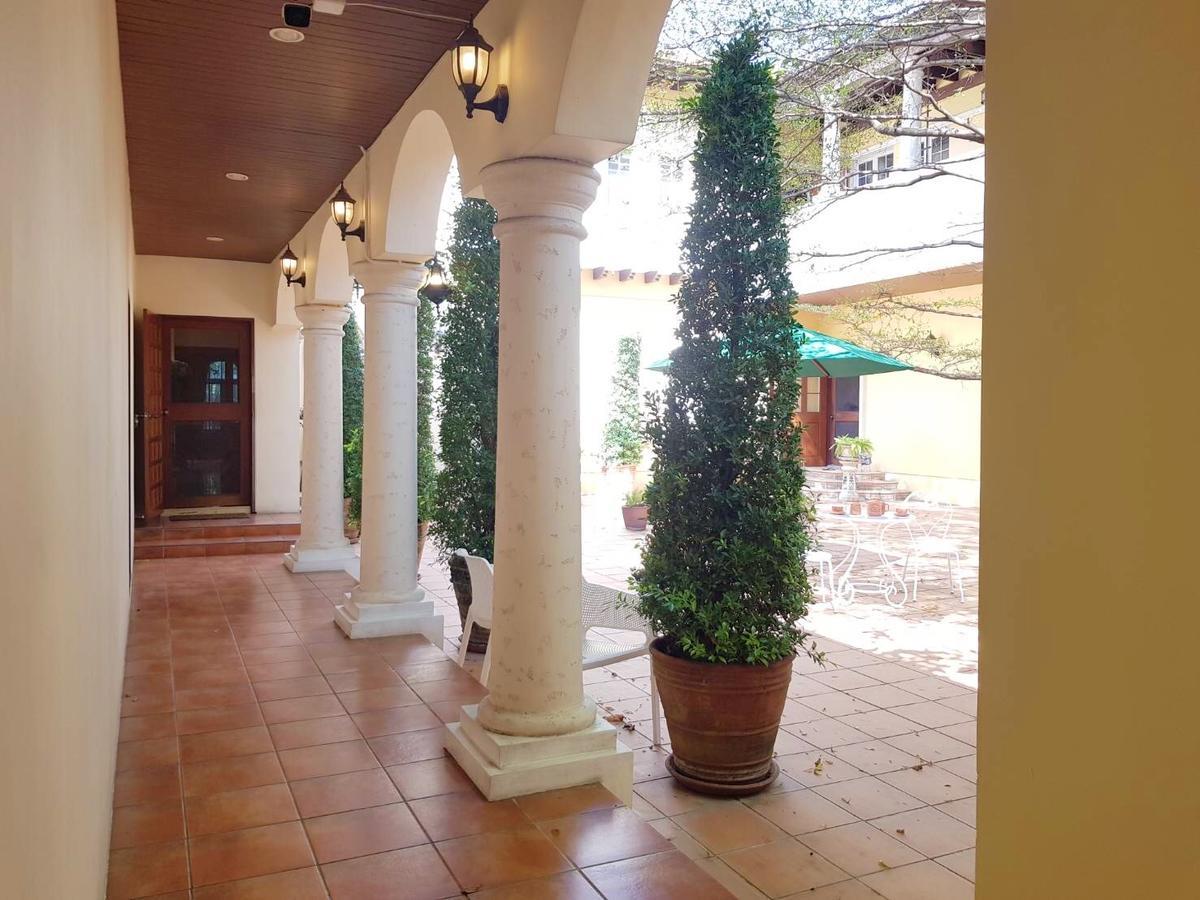 Prompimarn Villa Toscana Bangkok Buitenkant foto